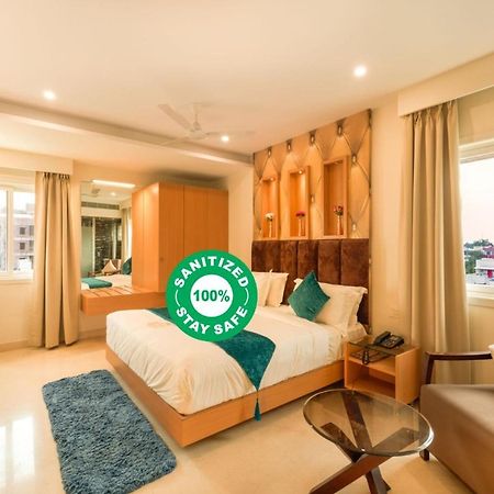 Kvr Capitol Suites Vijayawāda Екстериор снимка