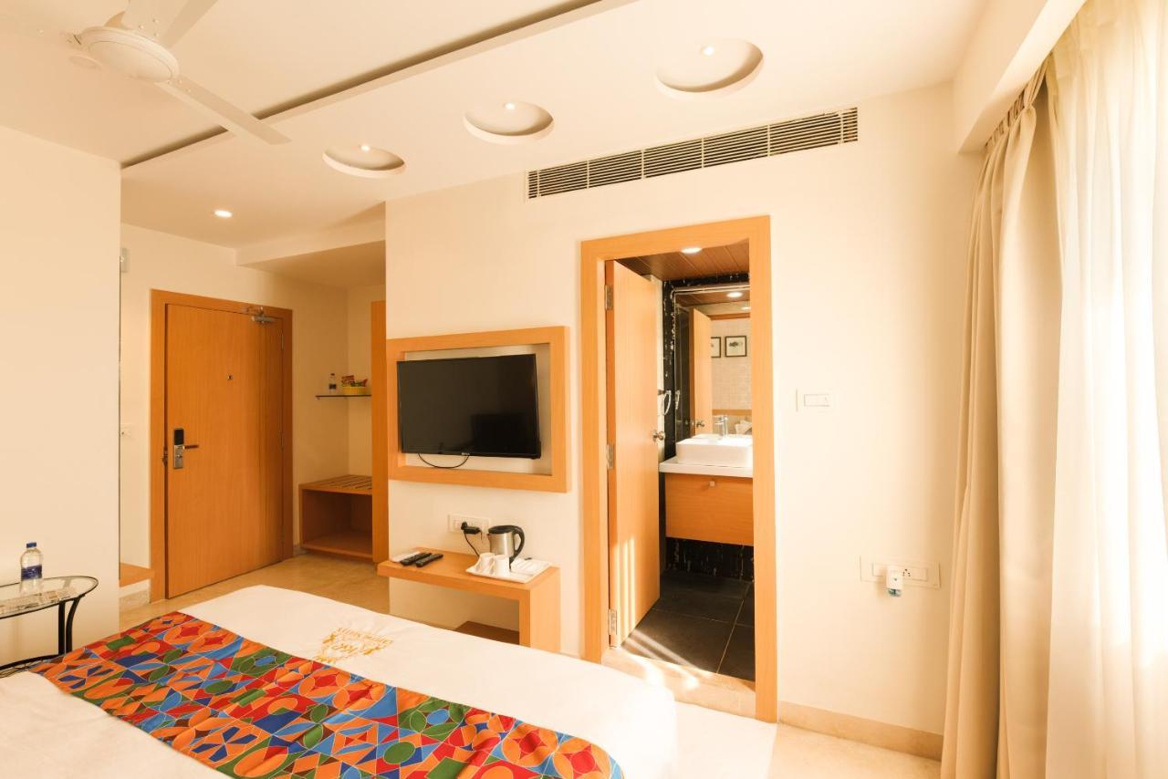Kvr Capitol Suites Vijayawāda Екстериор снимка